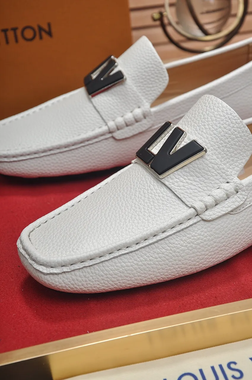 Men's men's shoes 💰420💶 [LV Doudou shoes] (water-dyed cowhide lining) new model is on the market, available on the official website. The new Doudou shoes are processed into single-color materials, and the uppers are made of imported horsehide leather. The body of the shoe is fully hemmed with mark thread, and is lined with imported original cowhide leather. The elegant shoe shape is super suitable for all-matching, and the size is 38-44.